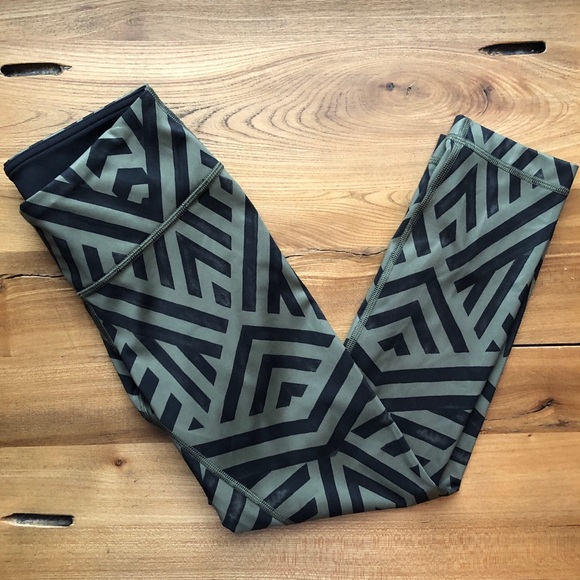 Lululemon Wunder Under Crop II *Full-On Luxtreme - Picture 8 of 11